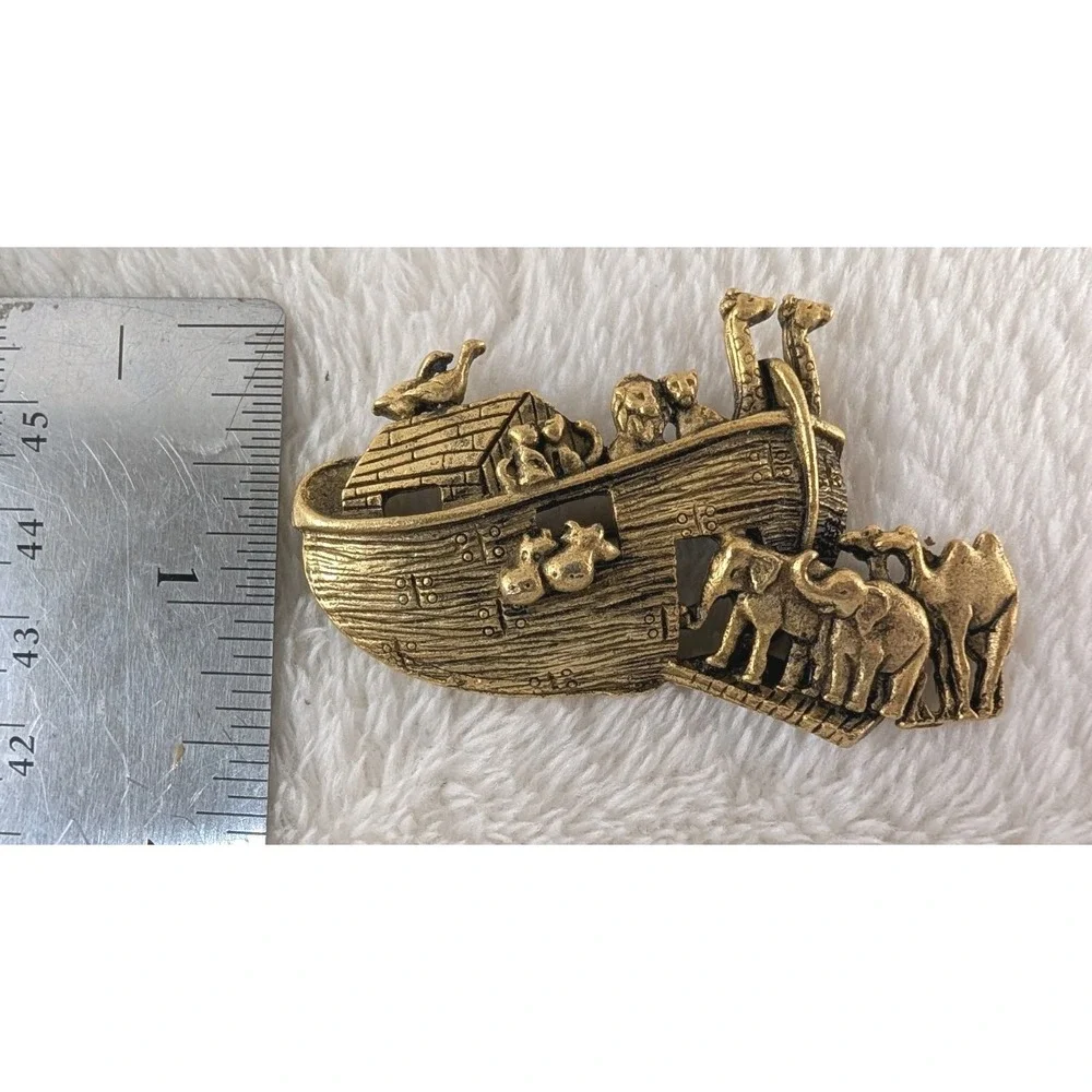 Noah's Ark Animal Pin Brooch Antiqued Gold Tone Avenue‎ Collection